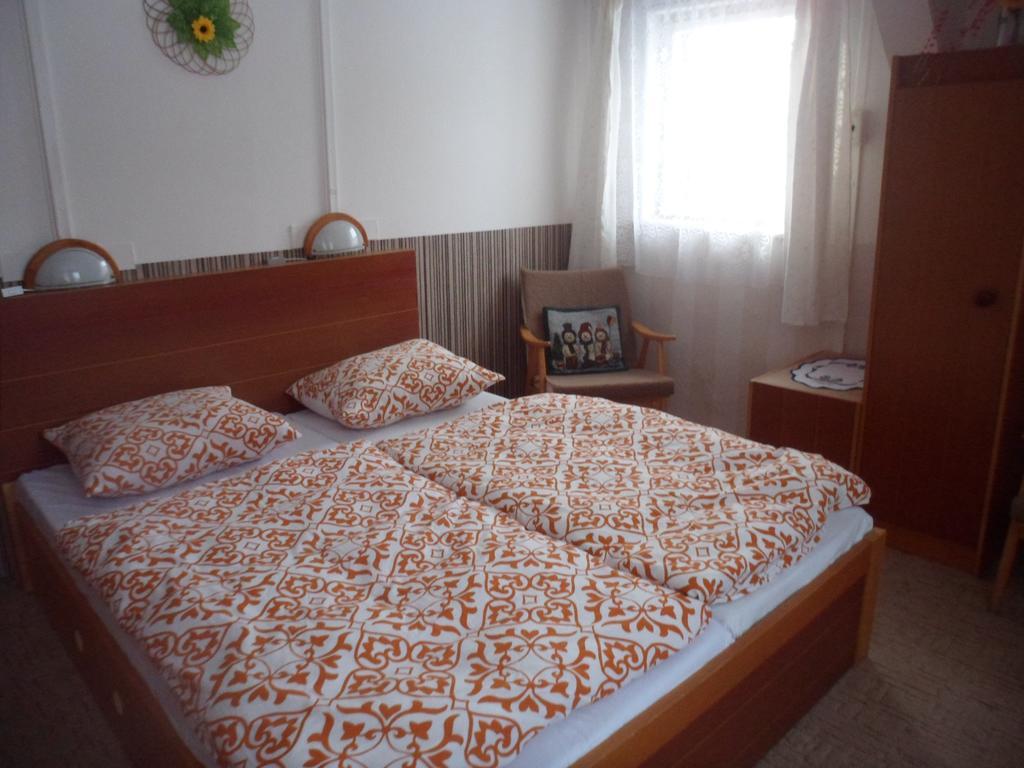 Pension Mikulka Mikulov v Krusnych Horach Exterior foto